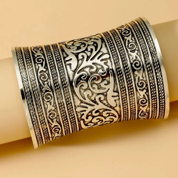 BOGO -50%!!Adjustable metal wrist cuff. Dope statement to almost any ensemble!! - Picture 1 of 2